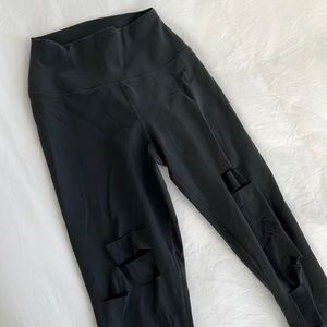 Alo shredded legging size XS